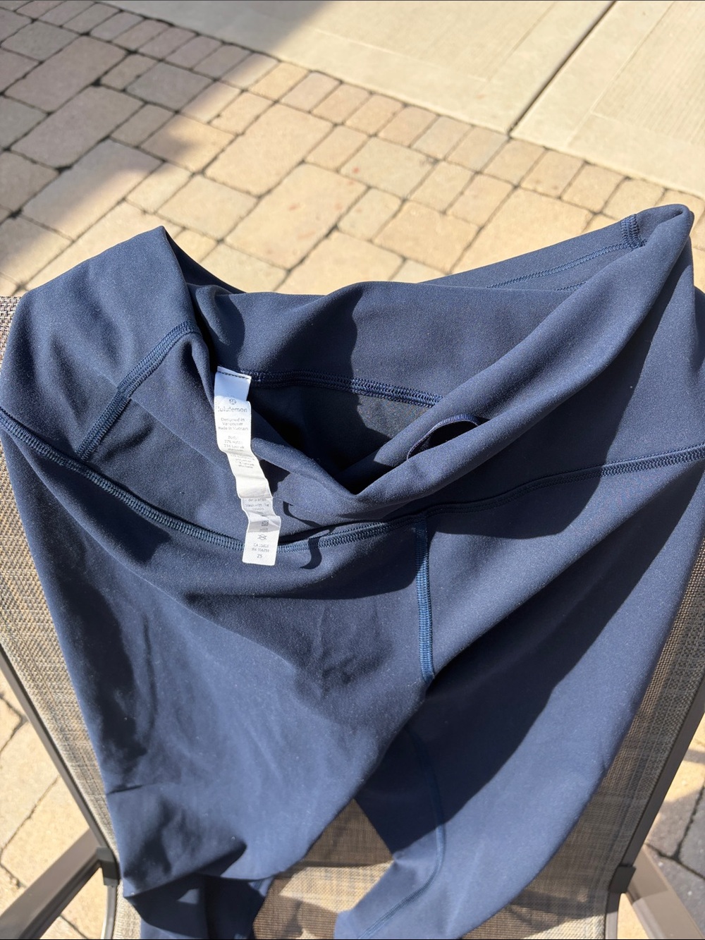 Women’s LULU navy leggings